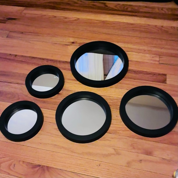 Set of 5 Round Mirror Wall Accents - Picture 2 of 8